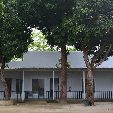 Sergi'S Resort And Hotel Palompon Exterior photo