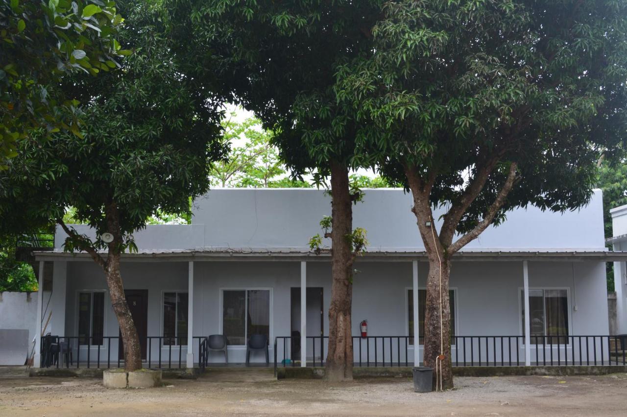 Sergi'S Resort And Hotel Palompon Exterior photo